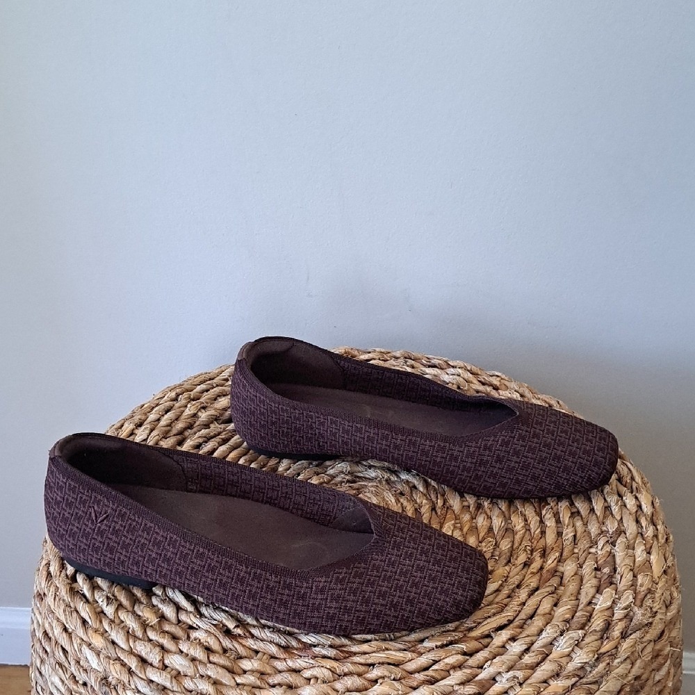 Vivaia Womens Margot Square Toe V Cut Stretch Brown Chain Print Flats 39/US8-8.5